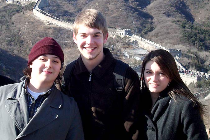 ung students at great wall of china