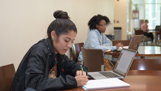 student studing on the oconee campus