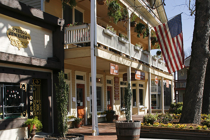 historic shopping in old houses in historic downtown dahlonega