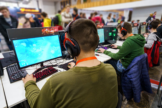 students playing esports