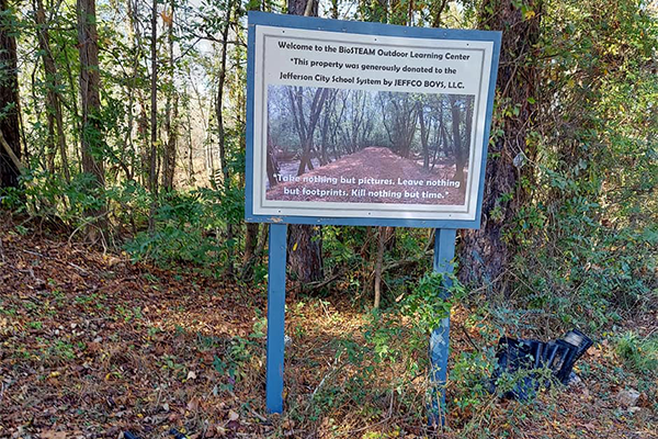 photo of sign for BioSTEAM Outdoor Learning Center for the Jefferson City School System