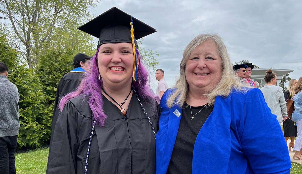 dean of student affairs awarding student