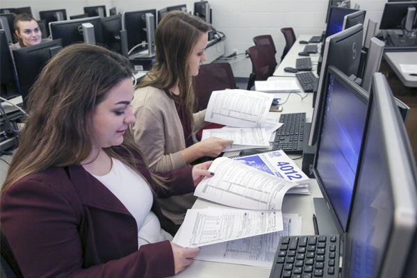 Accounting students offer free tax prep