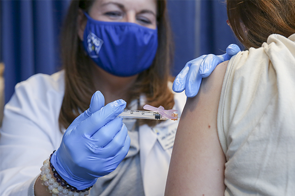 About 100 UNG students, faculty and staff vaccinated for COVID-19