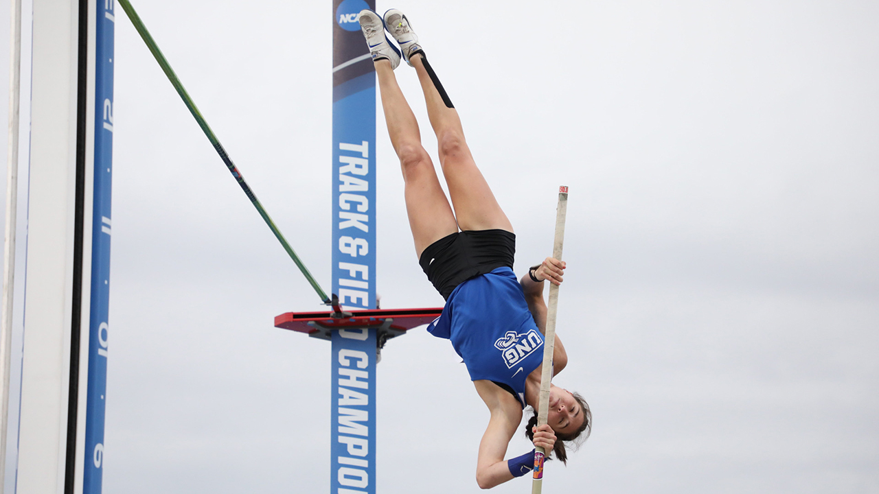 Gurley vaults to NCAA national title