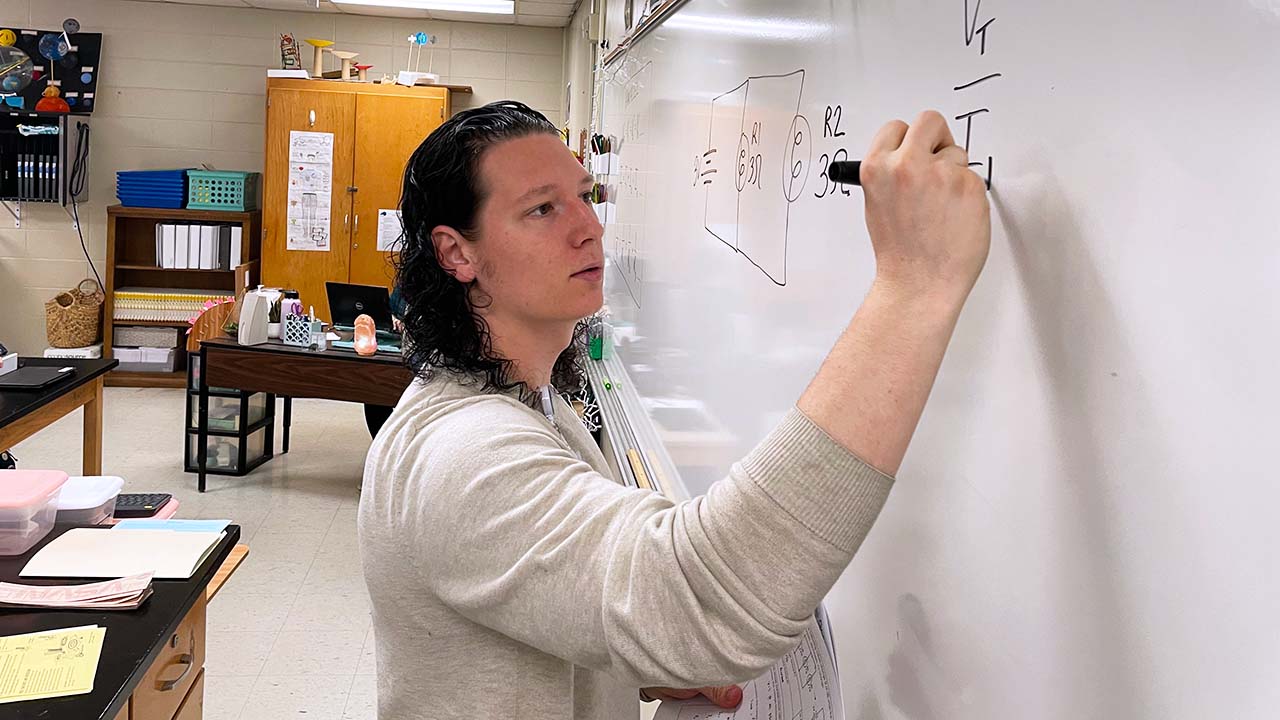 Partnership prepares future physics teachers