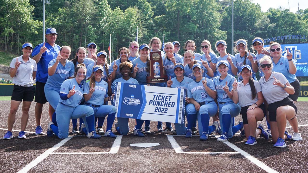 Softball team punches ticket to NCAA championship