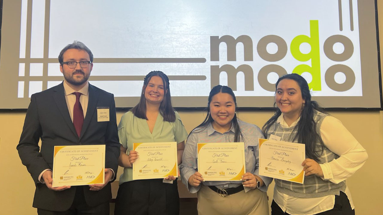 Marketing students win competition