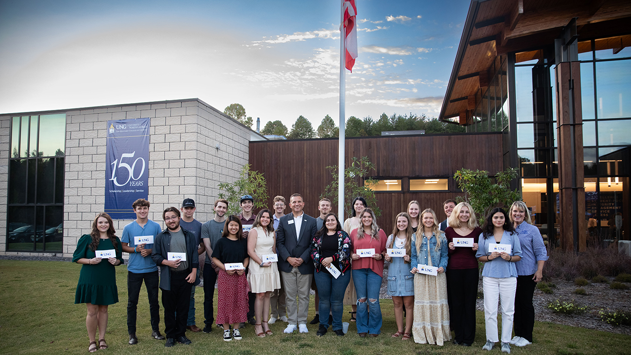 Tomato Sandwich Supper celebrates scholarships