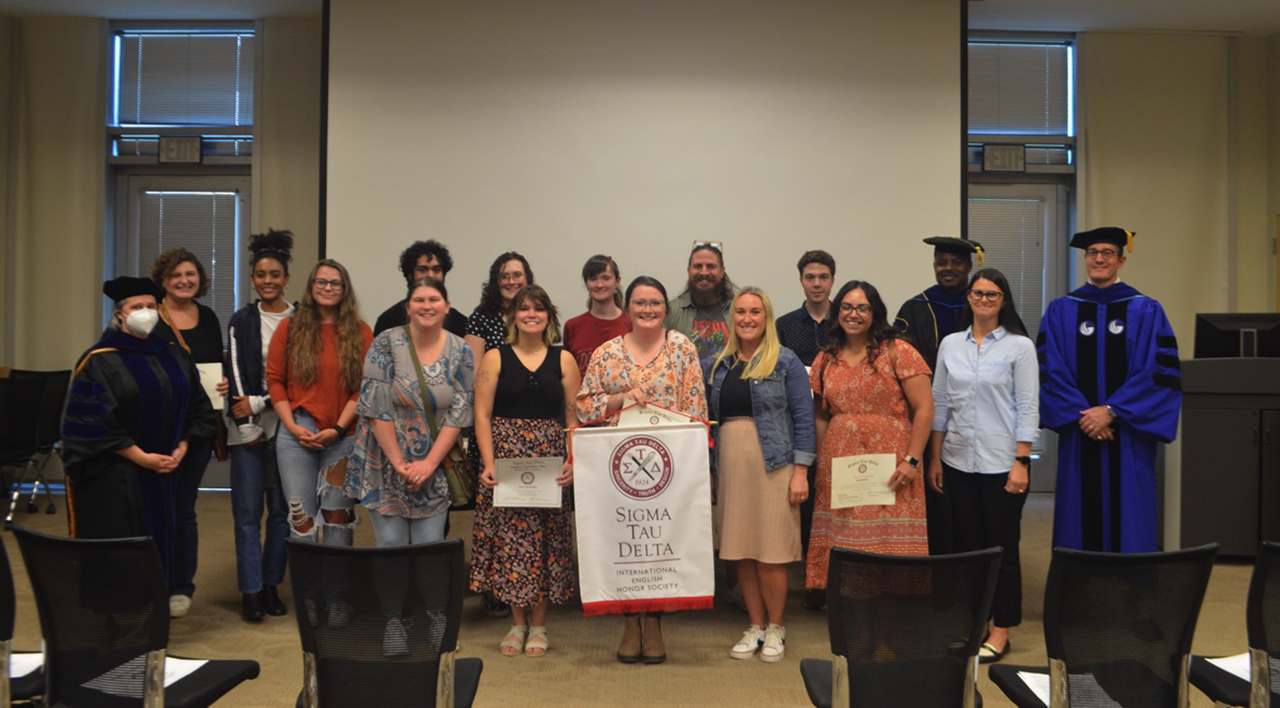 Sigma Tau Delta chapter hits 10 years