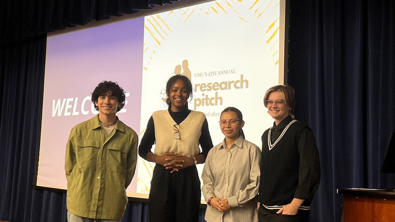Students compete in Annual Research Pitch