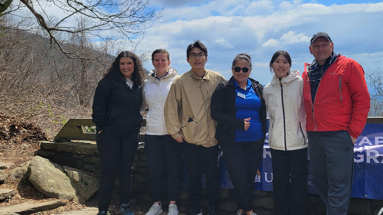 DPT students help hikers with injuries