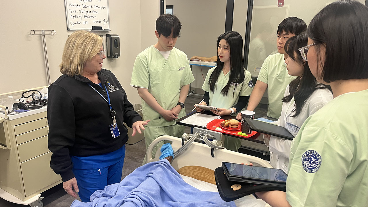 Korean health care students visit UNG