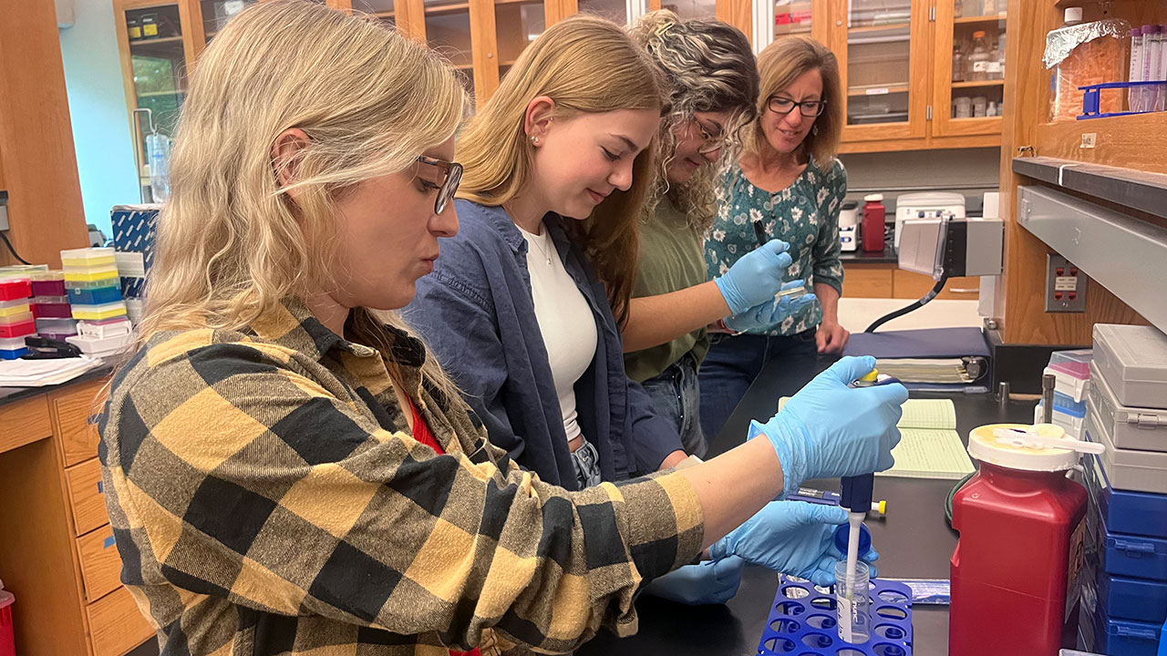 Students part of oyster research team 