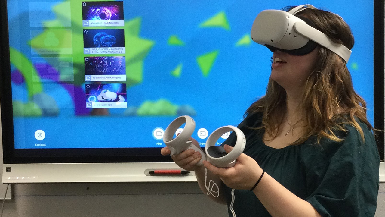 Education students explore virtual reality 