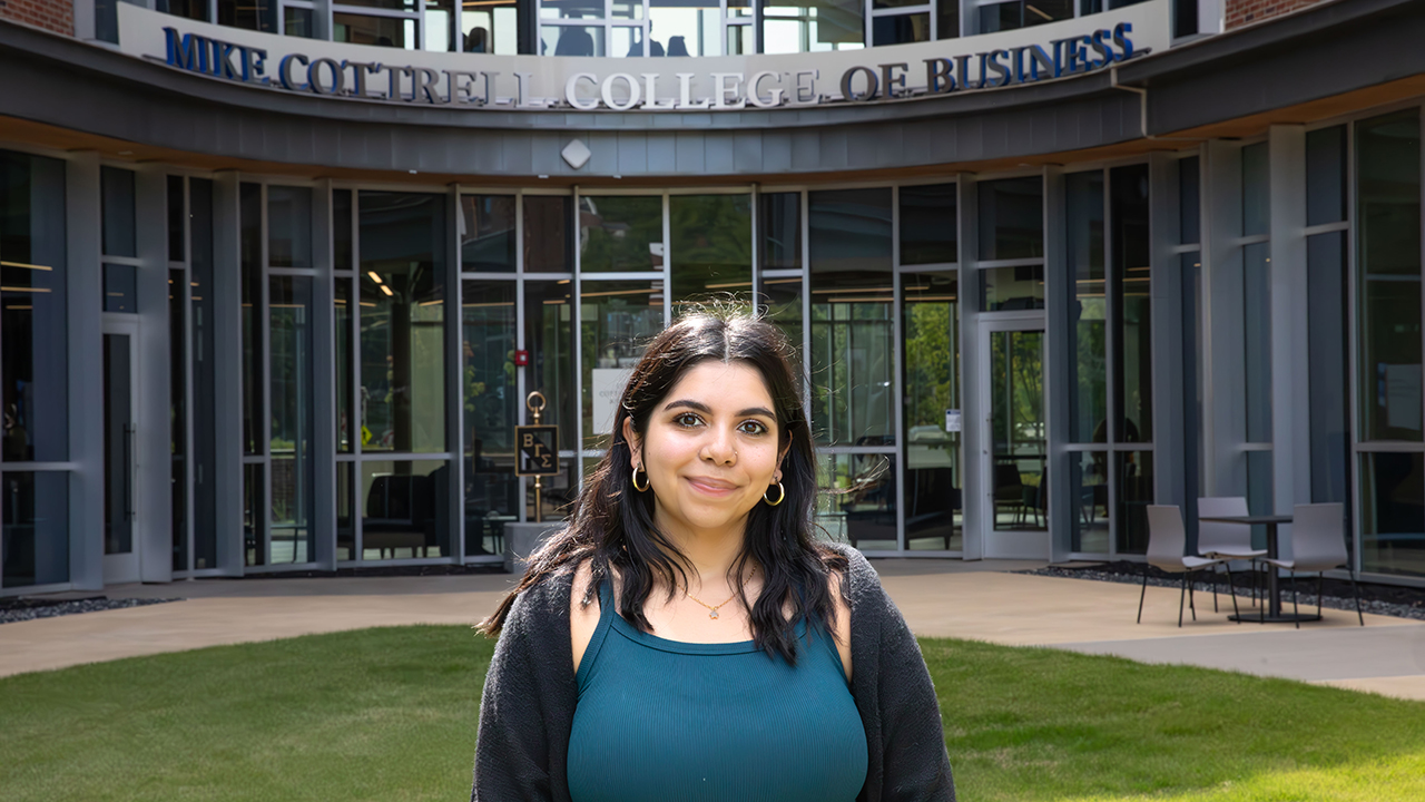 Flores earns prestigious accounting scholarship