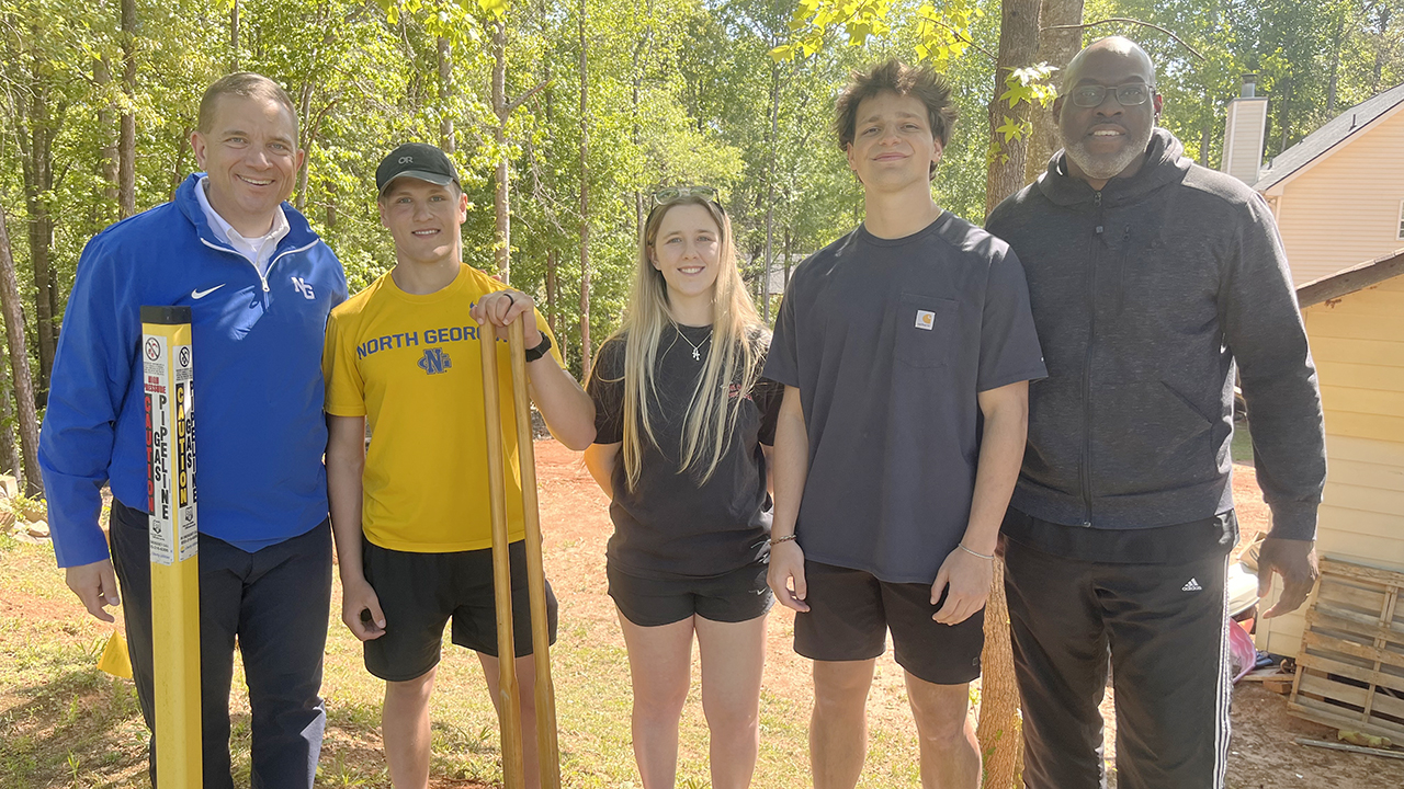 Physical education students assist Habitat