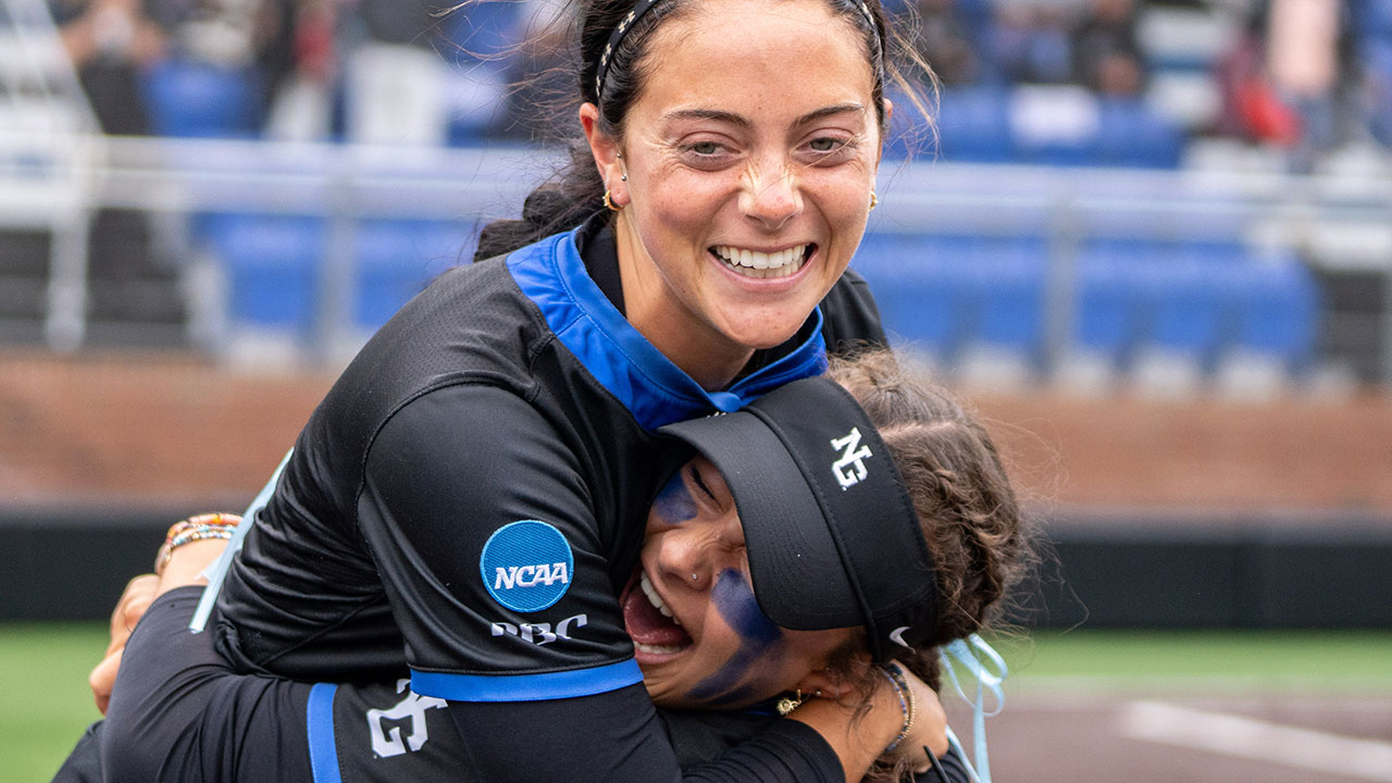 Softball team punches Super Regional ticket