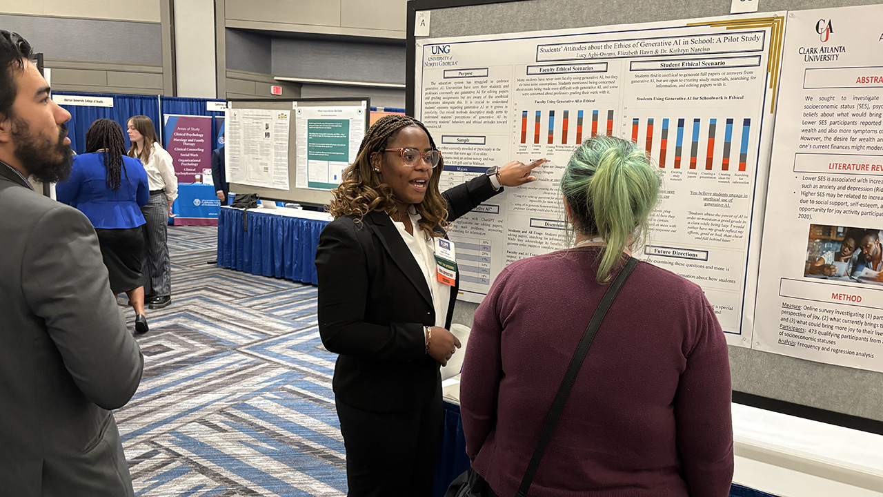 Students, faculty present at psychology conference