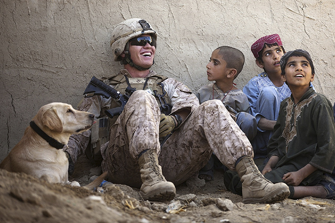 U.S. soldier chatting with middle eastern children