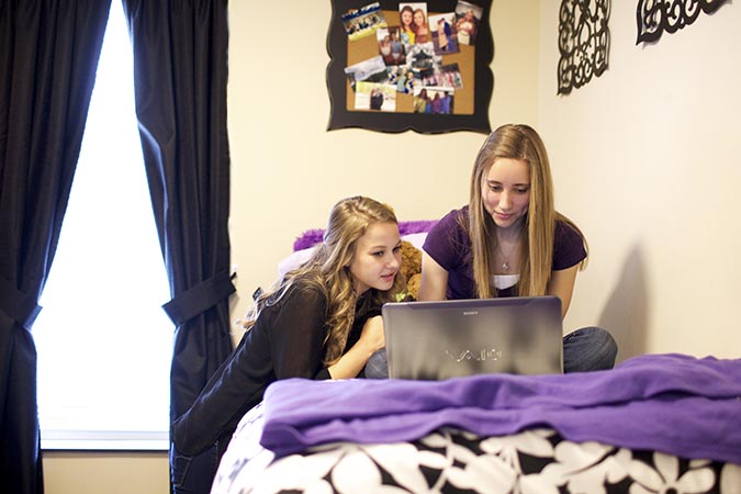 Go to Living with Roommates - Students in dorm room
