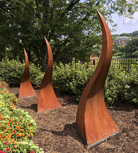 Untitled sculpture by Scott Lacey on the Dahlonega Campus in front of Hansford Hall